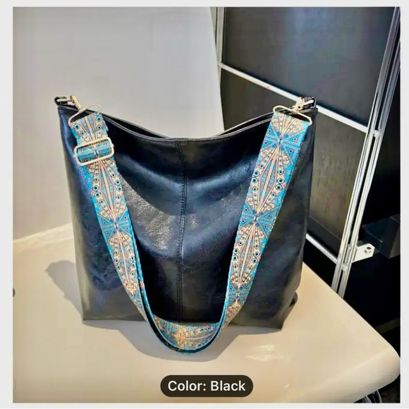 Vintage Boho-Chic Crossbody Shoulder Bag - Picture 3 of 7